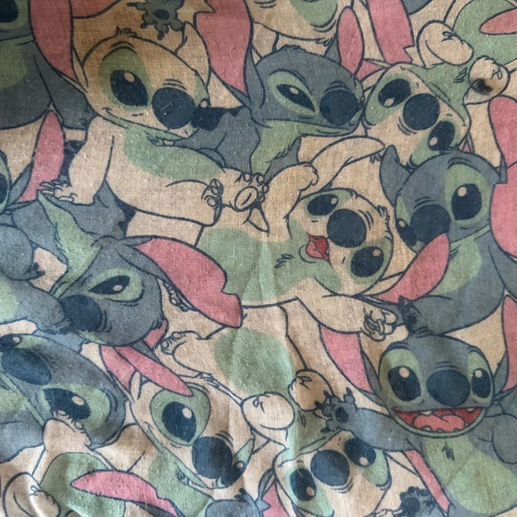 Disney Stitch Oversized Lightweight Scarf – 40"x64" - Picture 3 of 3